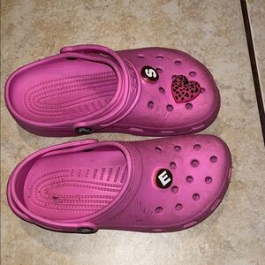 CROCS Kids Fuchsia Slippers with Fun Charms